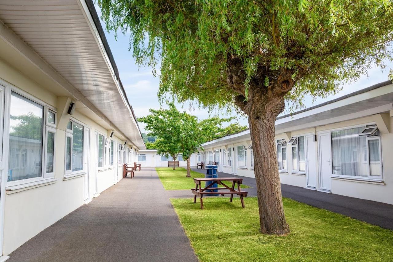 Sand Bay Holiday Village - Adults Only Weston-super-Mare Ngoại thất bức ảnh